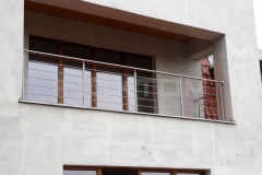 balustrady-balkonowe-ze-stali-nierdzewnej-33