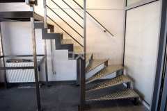schody-ze-stali-nierdzewnej-14